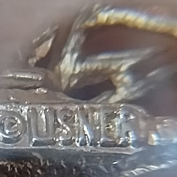 ESTATE signed usner women's brooch pin - Picture 3 of 3